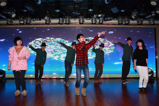 街舞《舞動新春》表演單位  東辰學(xué)校高中部