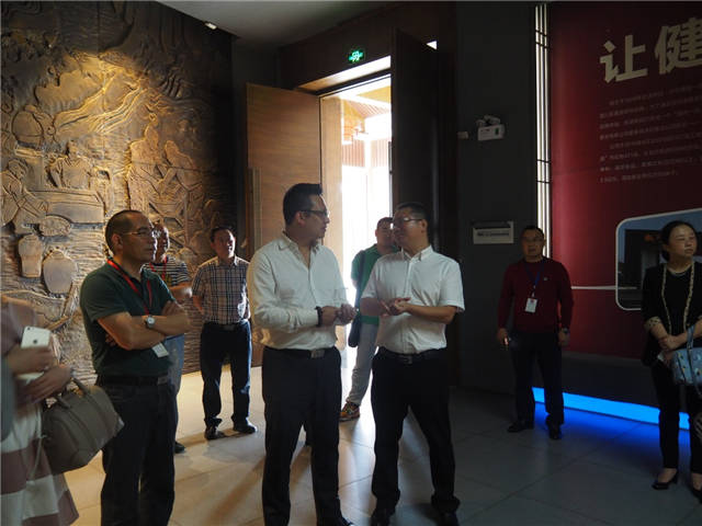 熱烈歡迎香港西貢區(qū)工商聯(lián)魏志偉會(huì)長(zhǎng)一行到東辰集團(tuán)參觀(guān)訪(fǎng)問(wèn)