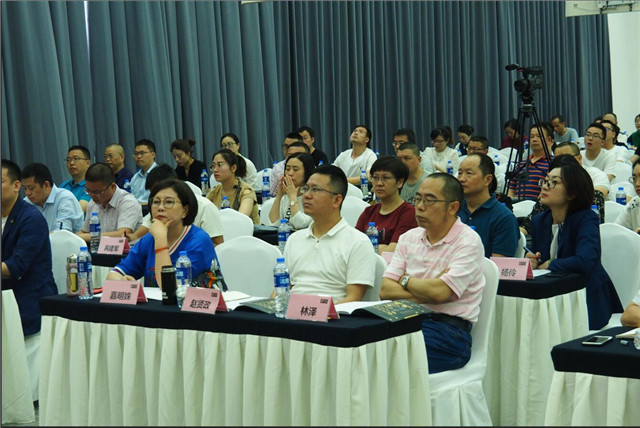 公司各級管理人員認真學習