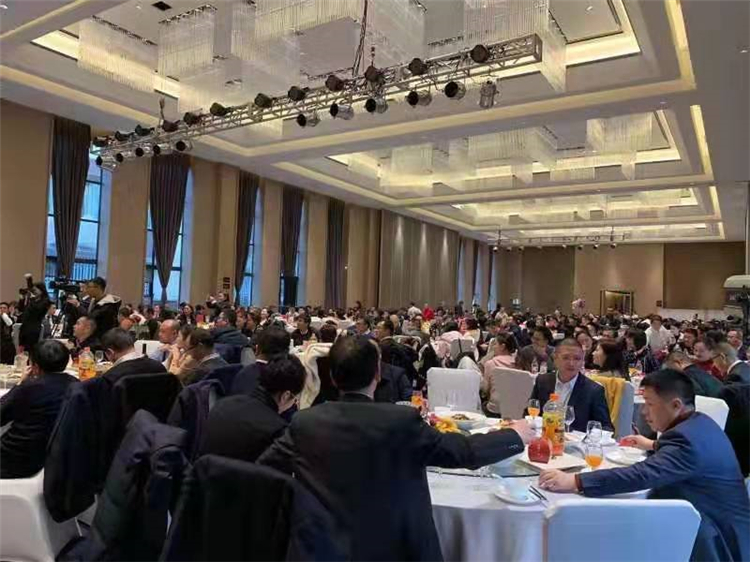 鄔永平董事長為辛勤的東辰人送祝福