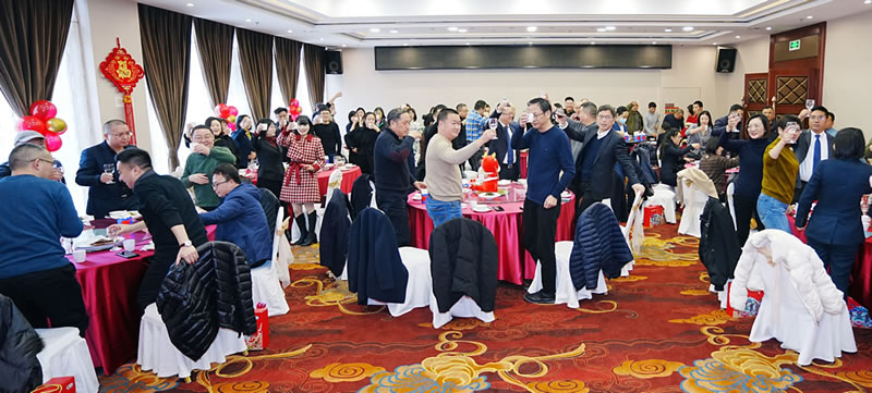 舉杯歡慶 共迎新春.jpg 舉杯歡慶 共迎新春.jpg